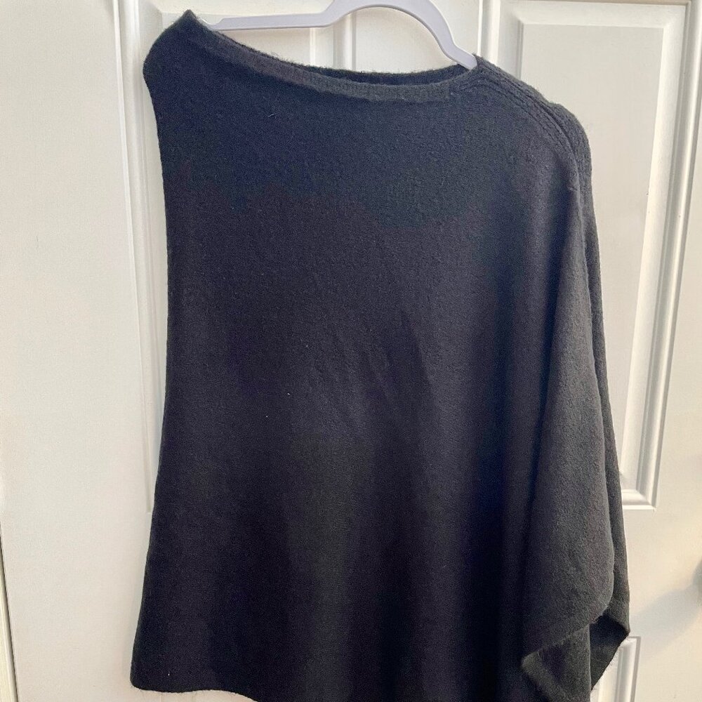 One Size Black Nursing shawl/Poncho NWT BY Look Cashmere - Picture 2 of 9